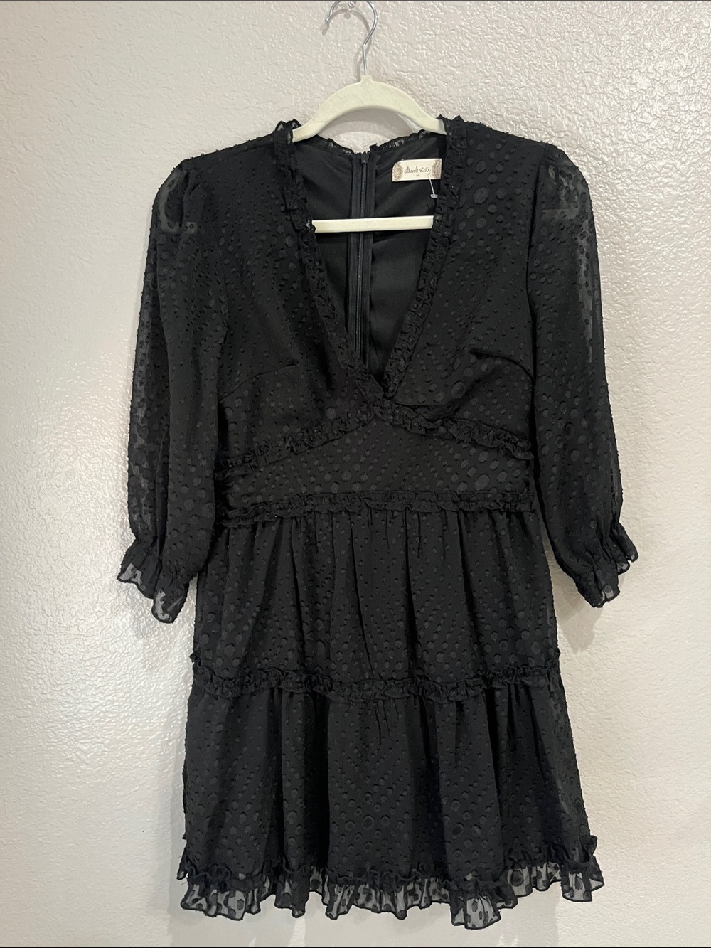 Altard State Black Textured V-Neck Ruffle Tiered Mini Dress Sz M Feminine TC0354 - Picture 1 of 8